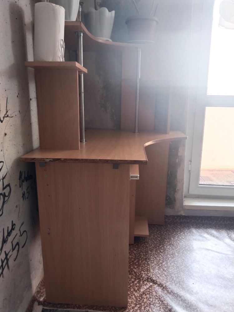 Продаю парту/угловой компьютерный стол
