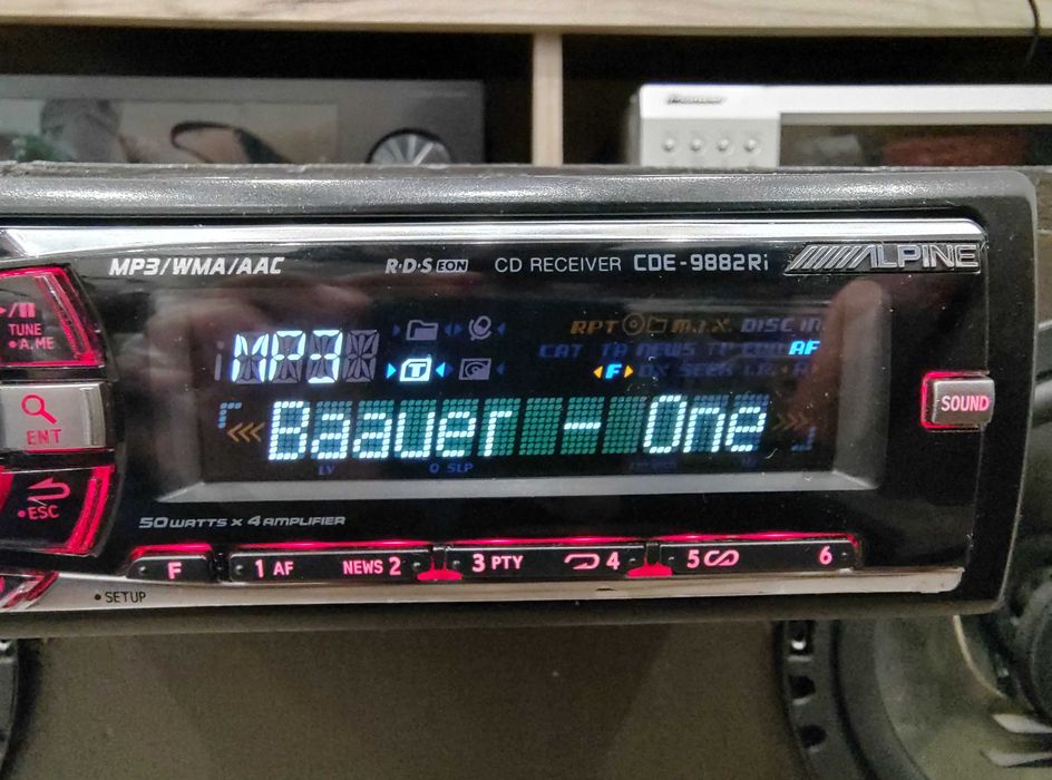 Висок клас ALPINE CDE-9882Ri USB / CD / MP3