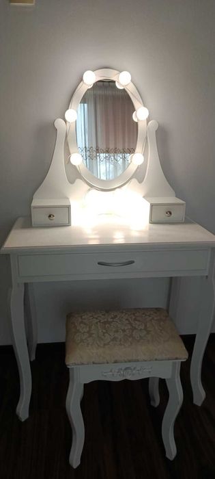 Masă de machiaj cu scaun