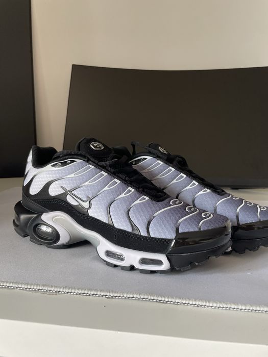 Nike Air Tn gri.