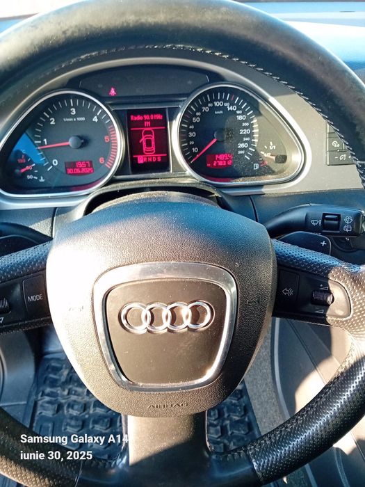 Vând Audi Q7 4X4 7 locuri