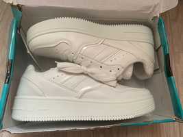 Новые белые кроссовки 38 размер