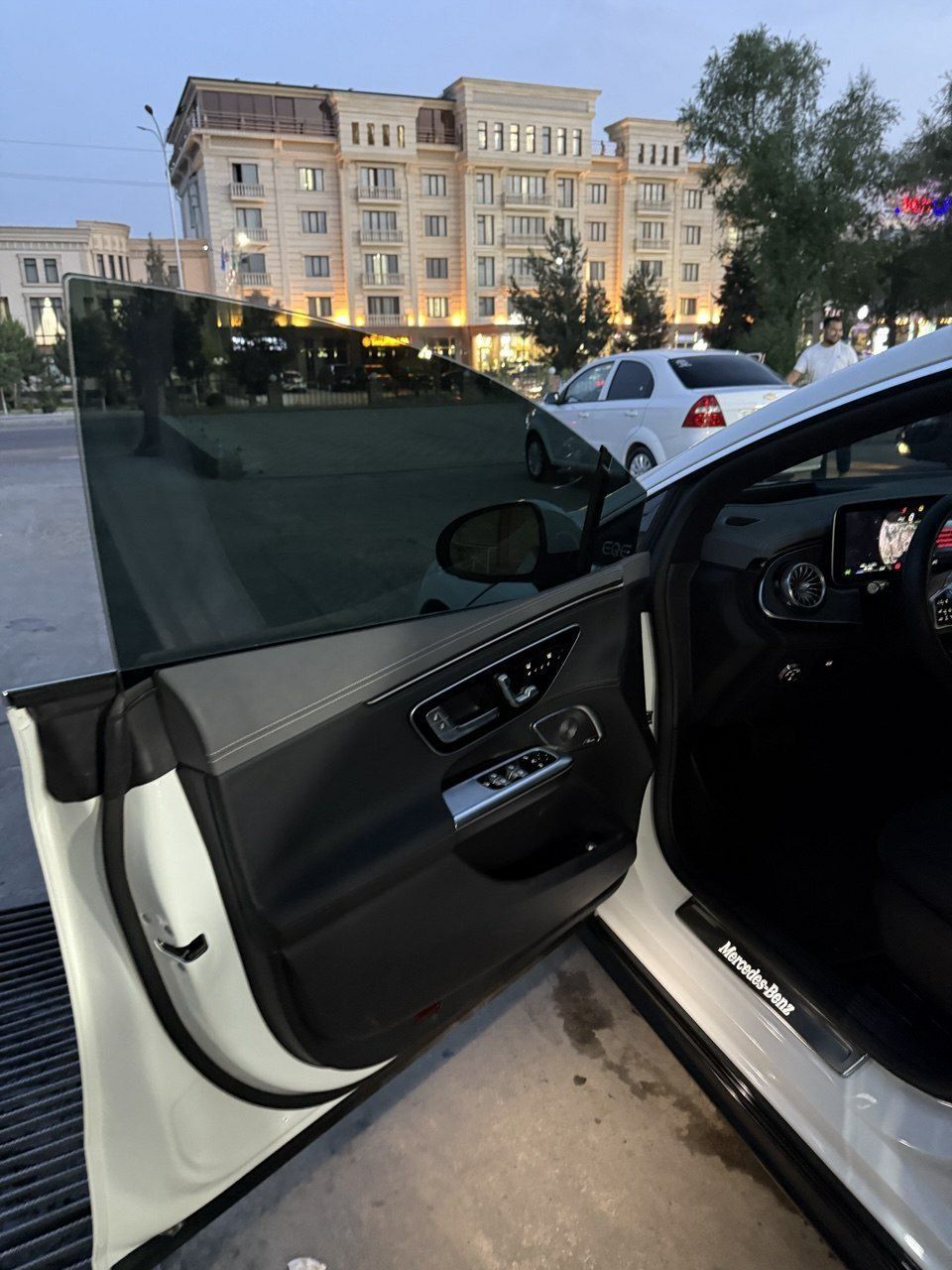 Mercedes-Benz eqe 350