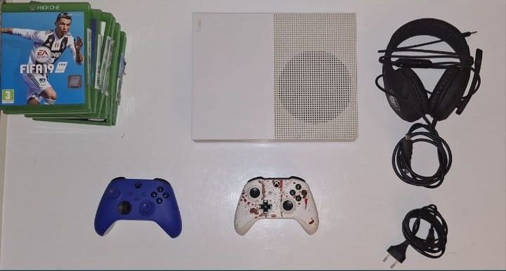 Xbox One S + 2 controllere + căști CADOU | Jocuri disponibile separat