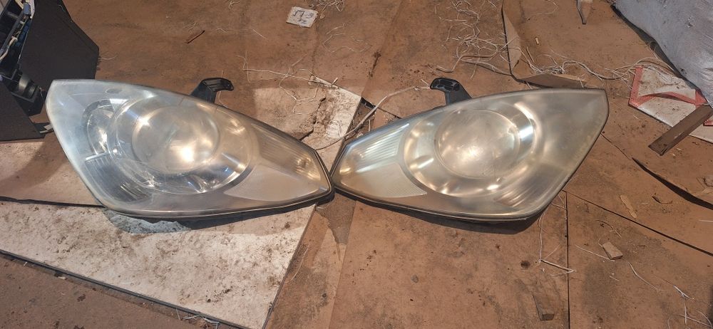 Продам  фары старекс