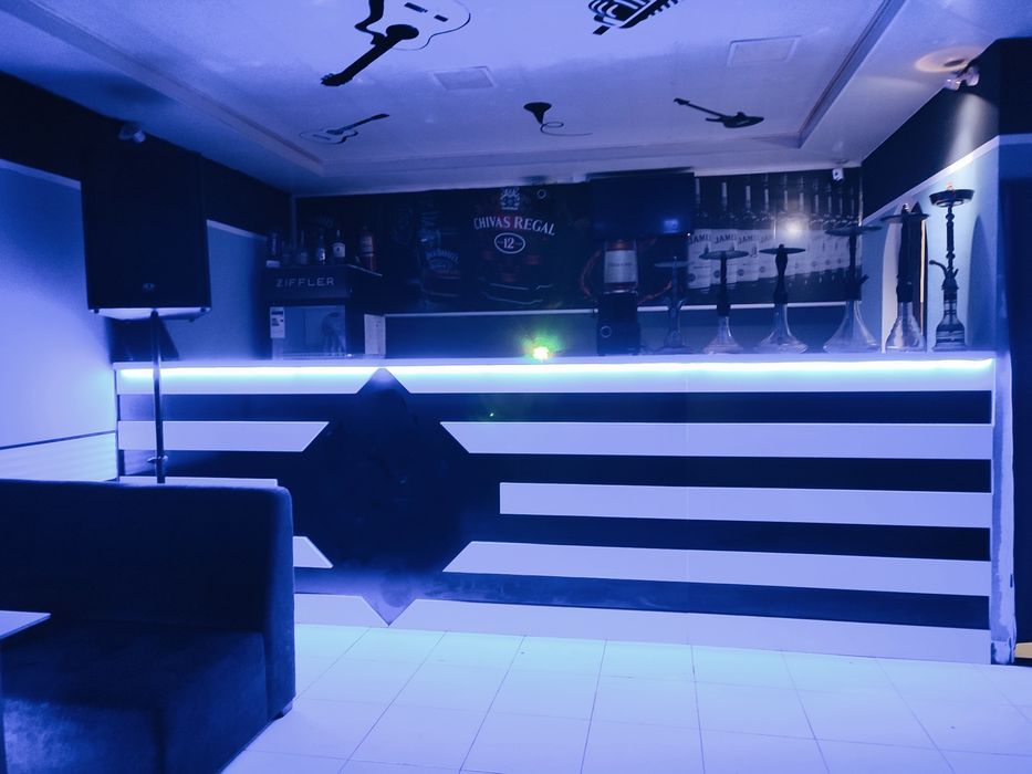 Барная стойка , в хорошем состоянии