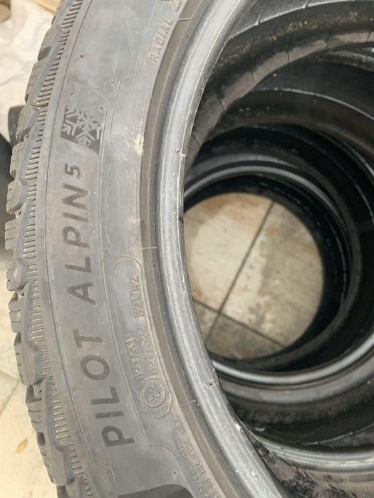 Set 4*235/45/R18 98V iarna Michelin Alpin 5
