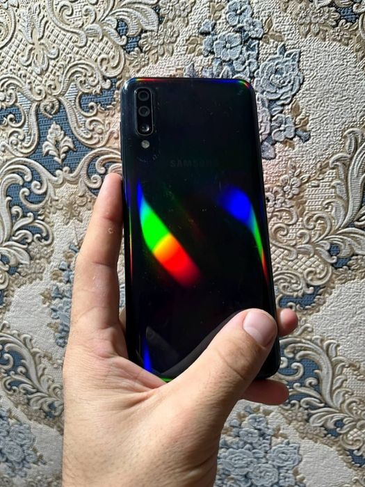 Samsung galaxy a50 sotiladi srocni