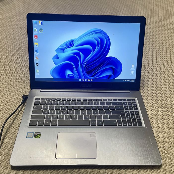 A SUS VivoBook PRO 15 X580VD i7-7700HQ 16 GB ram GeForce GTX 1080 2GB