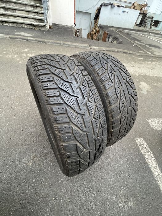 Cauciucuri iarna 215 65 17                             50 lei bucata