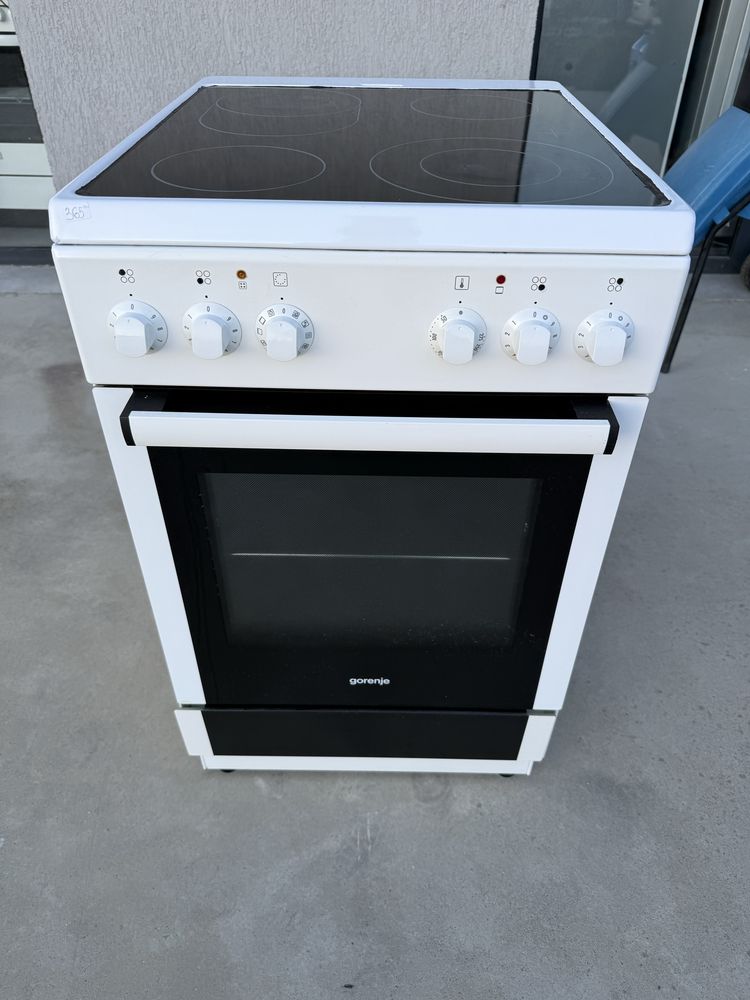 Печка с керамичен плот Gorenje 50 см широка