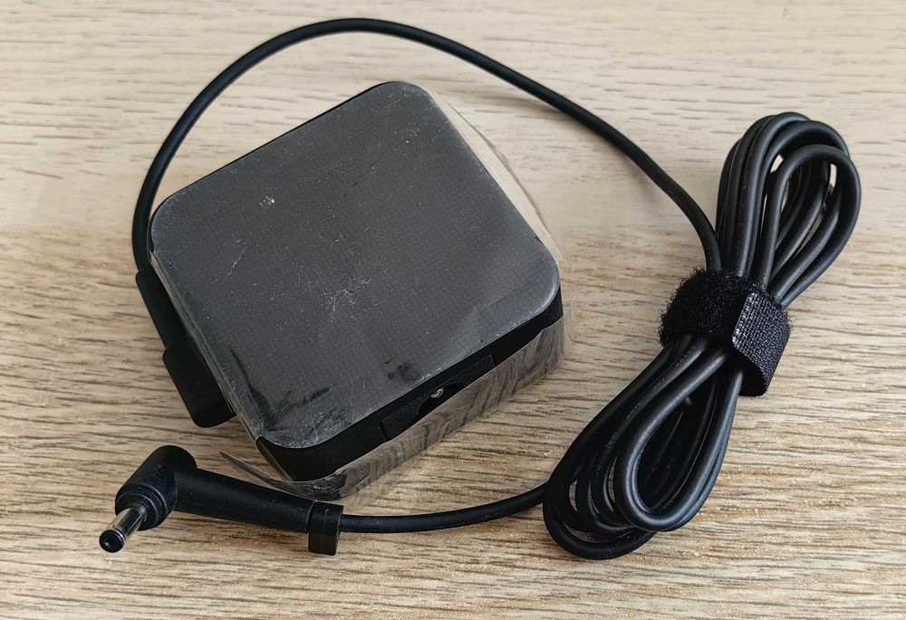 Зарядно ASUS ADP-10280 45W