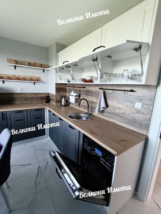 Дава се под наем Тристаен апартамент в Пловдив, Старият град - 65 кв.м за 663 € - Снимка #2