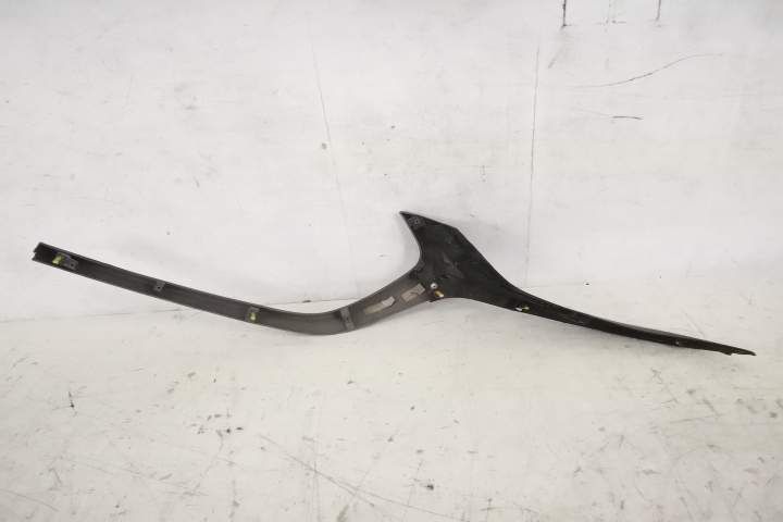 Ornament Grila Dreapta Centrala Original In Stare Buna Mazda  3 BP [20