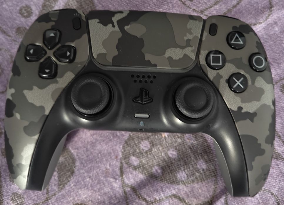 PS5 Disk Edition 2 tb + 2 controllere dualsense mov și cameo negru