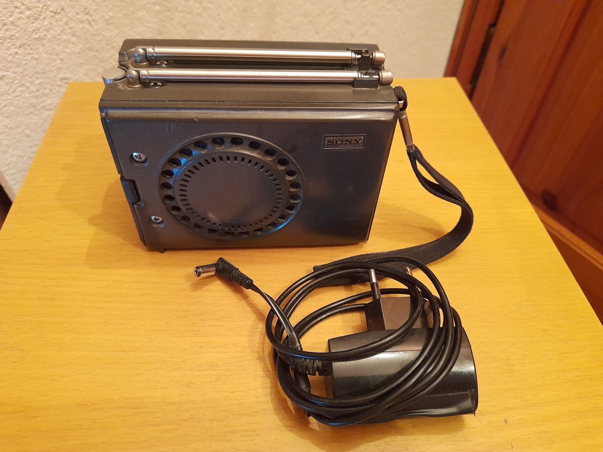 SONY fm/am 3 band receiver ICF-7800