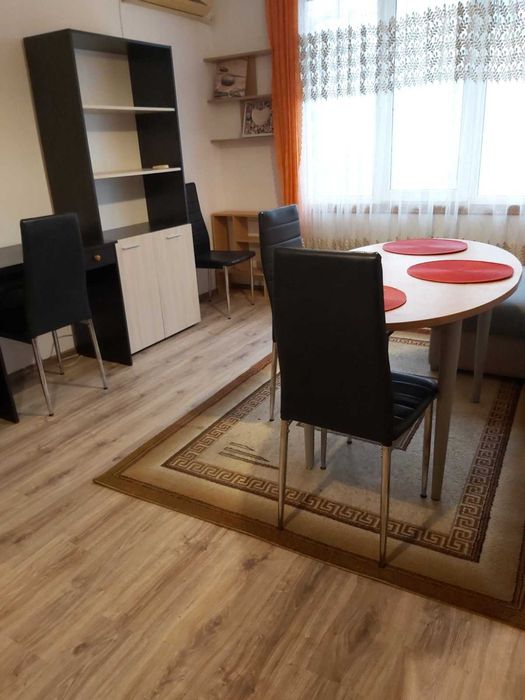 Двустаен апартамент под наем, Лятно кино Тракия