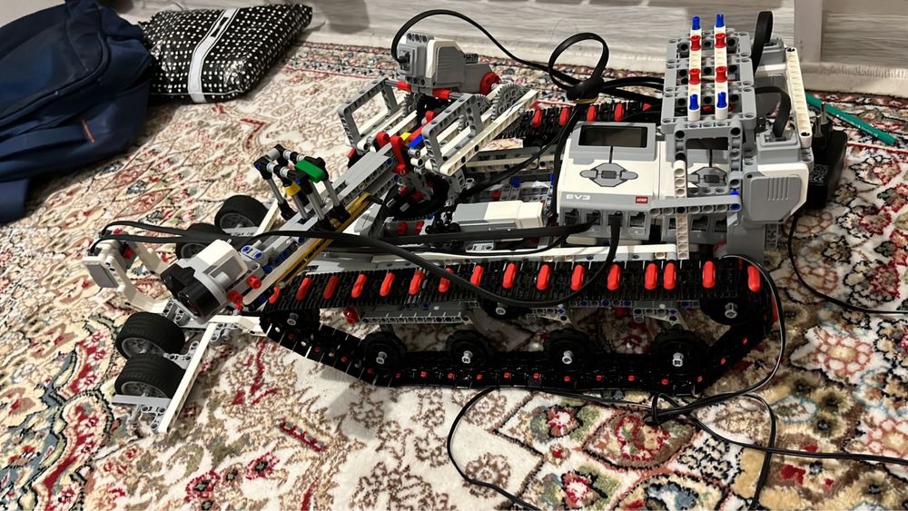 Продам The LEGO®️ MINDSTORMS®️ Education EV3