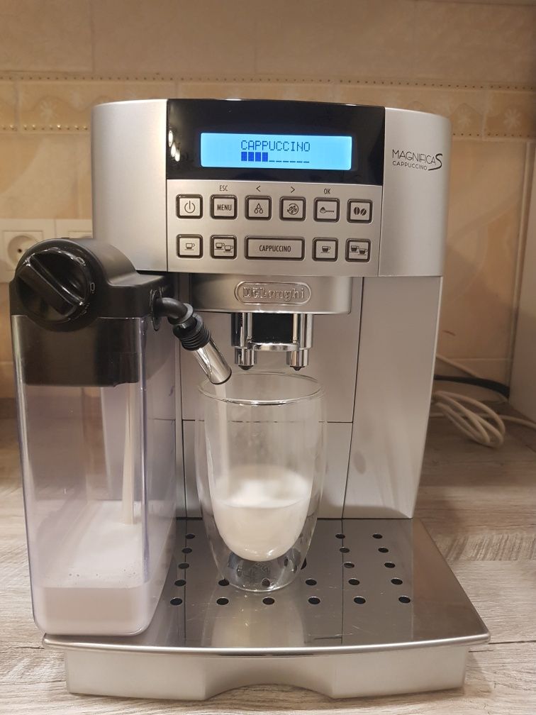 Продам кофемашину delonghi