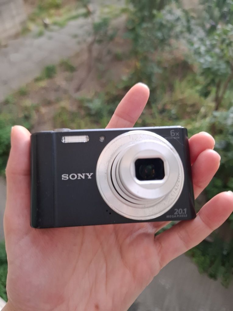 Компактен дигитален фотоапарат SONY Cybershot W810