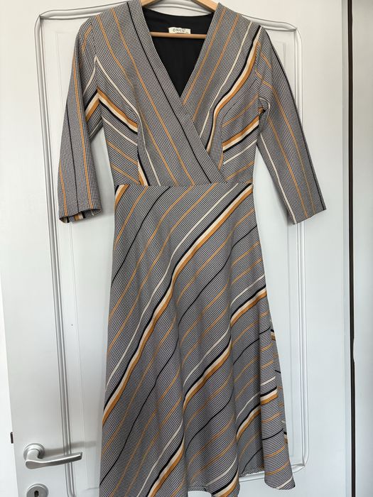 Rochie eleganta in dungi