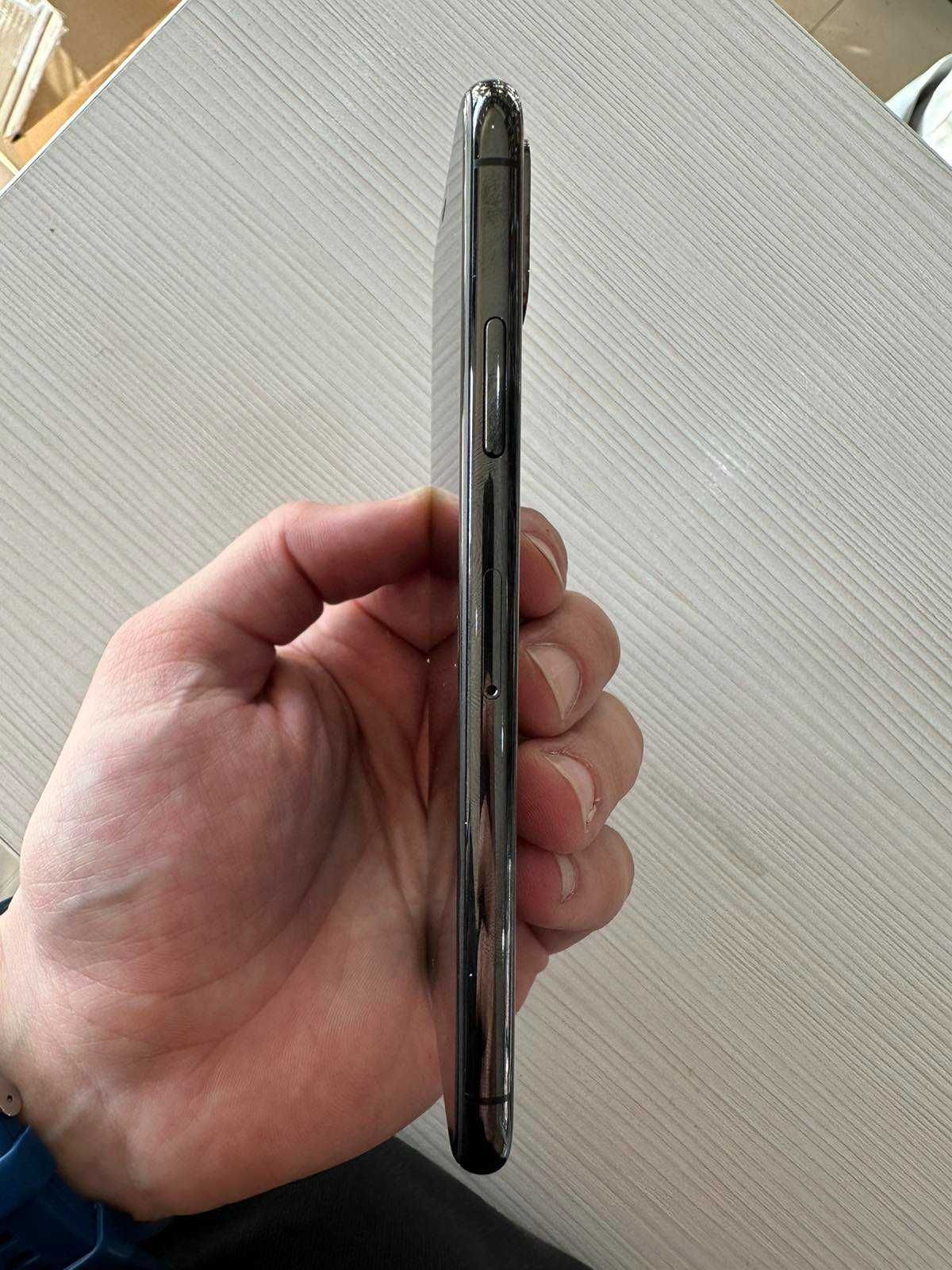 Телефон iPhone XS