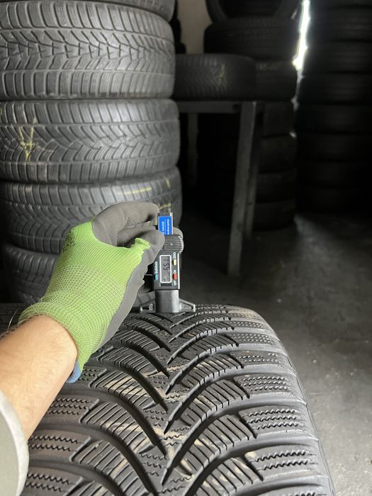 2 anvelope de iarna 225/45/17 Hankook!