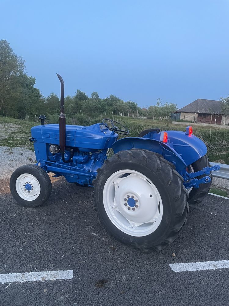 Tractor Ford 2000