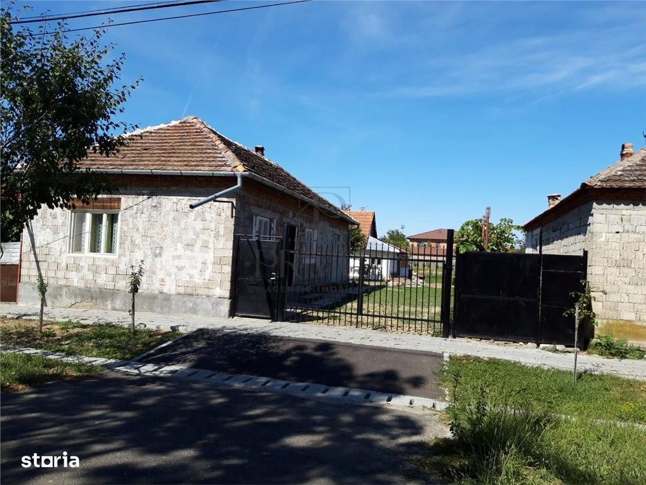 Casă cu teren generos de 1057 mp – Ghiroda, zona centrală
