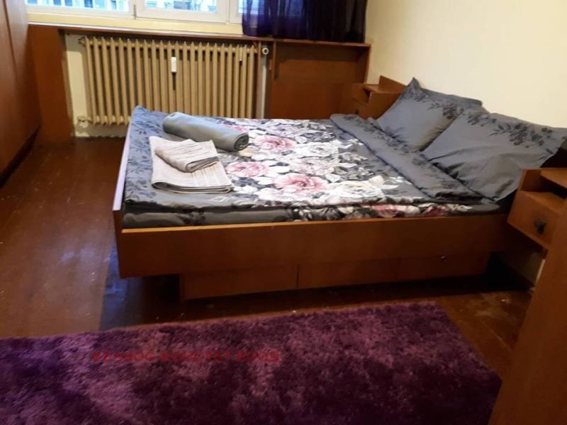Дава се под наем Тристаен апартамент в София, Център - 80 кв.м за 510 € - Снимка #2
