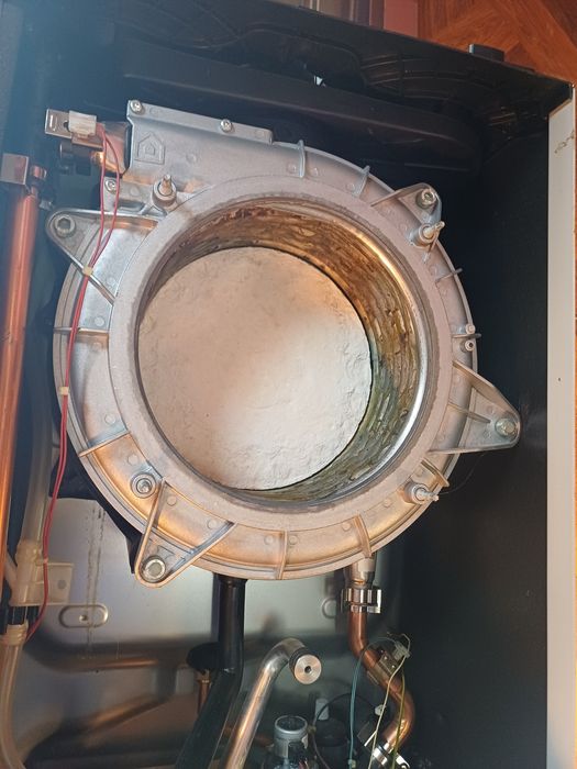 Vând arzător , schimbator si vas expansiune Ariston