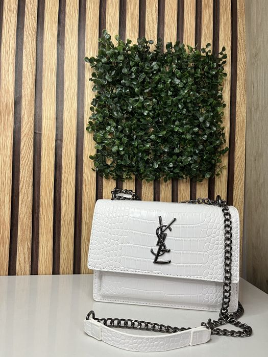 Poseta Yves Saint Laurent