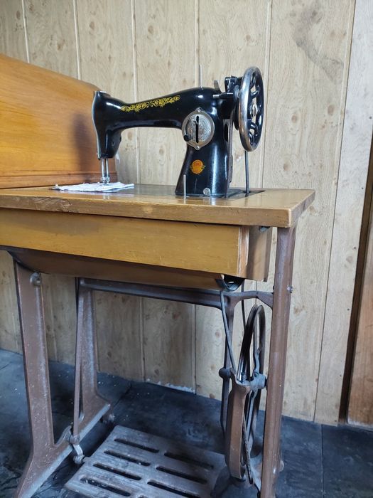 Швейная машина, ножная