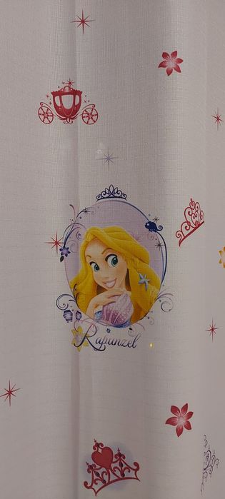 Draperii roz cu imprimeuri