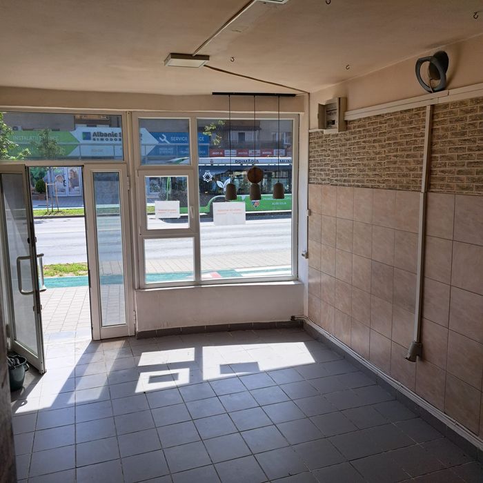 Închiriez spațiu comercial , prestări servicii