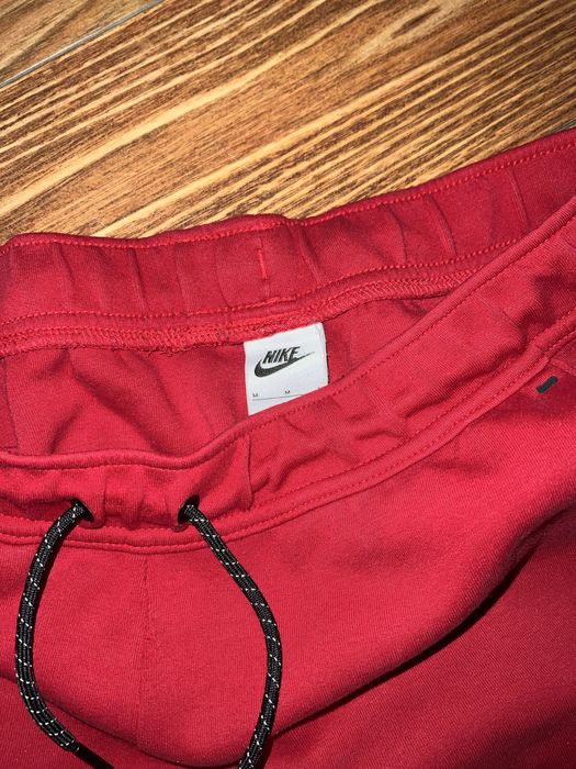 Vand Nike Tech Fleece Roșu