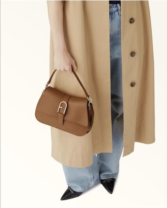 Furla flow цвят brandy