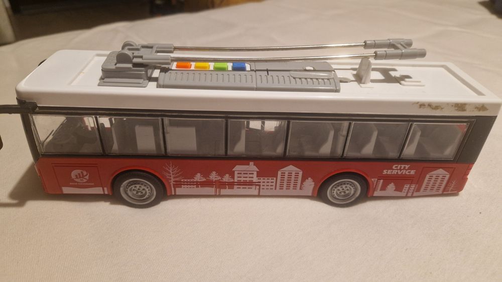 Играчки автобуси