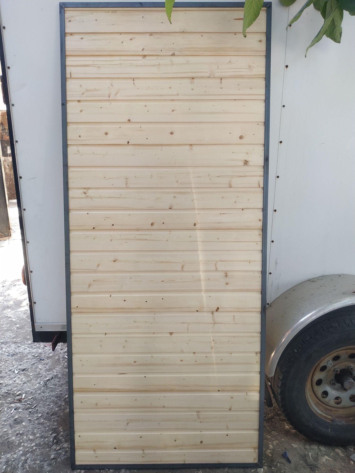 Врата / тънко висящо крило от дърво и метал