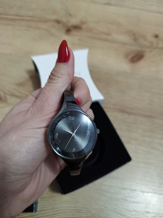 Часовници и др AVON