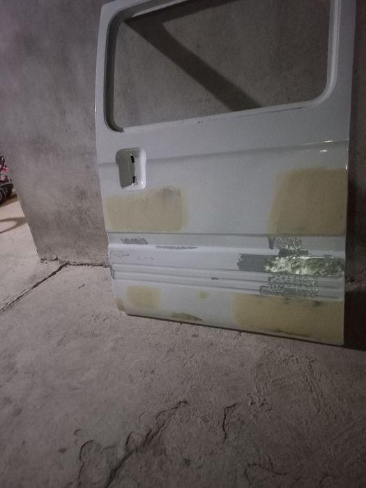 Damas orqa chap eshigi