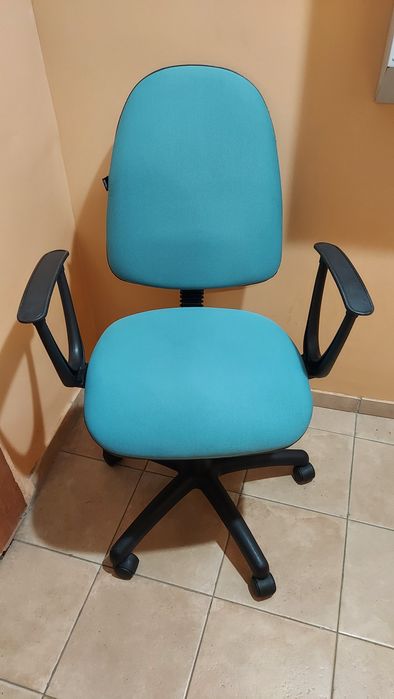 Офисное кресло в новом состоянии