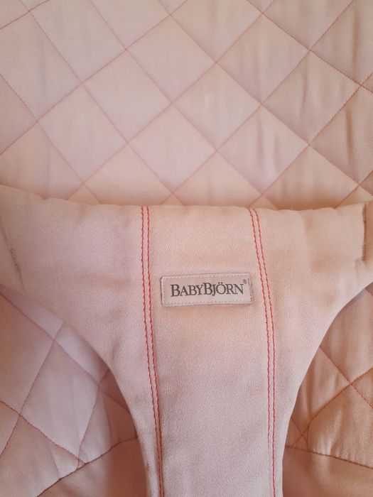 Balansoar Baby Bjorn ROZ pudrat (cadou inclus)