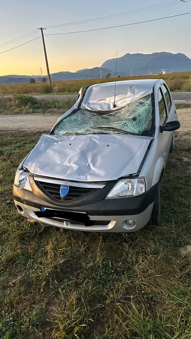 Vând Dacia Logan avariat