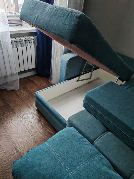 шкаф, диван, стол