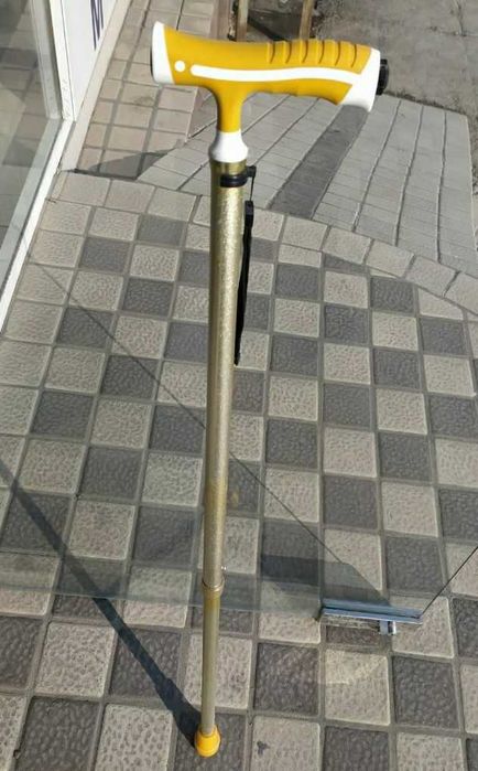 Доставка. Трость с фонариком, удлиняется