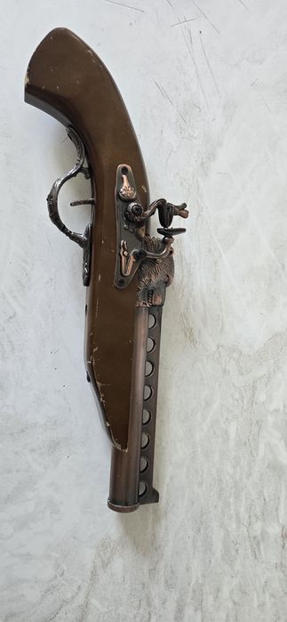 Pistol de  panoplie gen bricheta