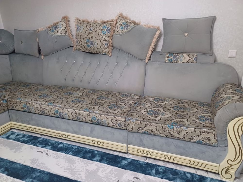 Продам угловой диван в хорошом состояние