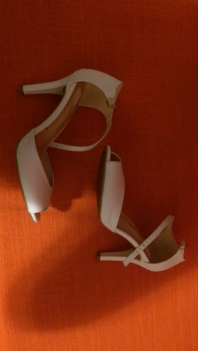 Sandale noi, culoare alb, marime 39