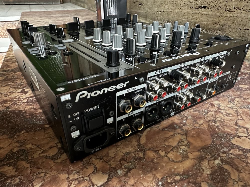 Pioneer DJM 750k mixer DJ cu Traktor X1 mk2